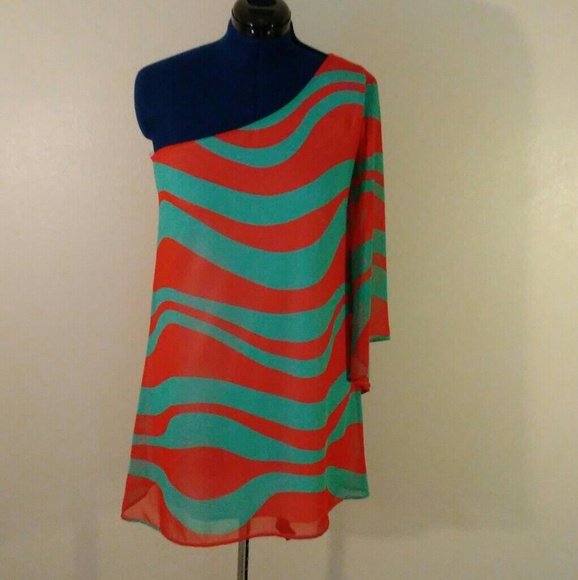 Point Dress - Picture 4 of 6